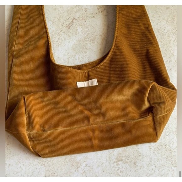 Merit Beauty Corduroy makeup bag - Picture 12 of 14